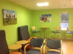 A picture of the tables and chairs in the room